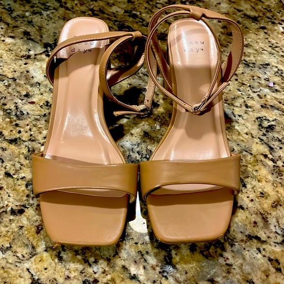 Women’s A New Day Shannon Heels, Size 7, Tan with Memory Foam Insole - Picture 1 of 7
